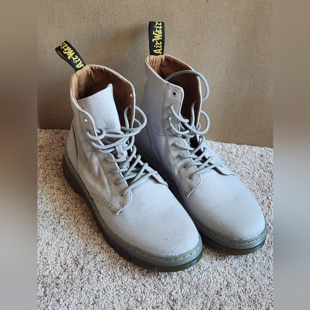 Dr. Martin's off white Boots size 11 us